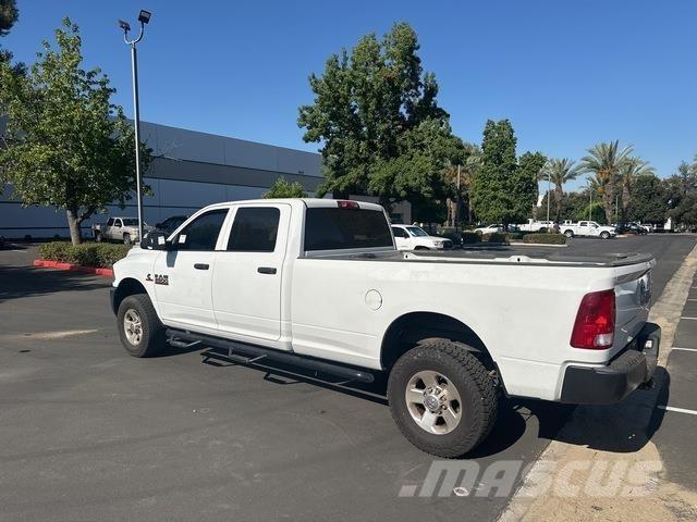 RAM 2500 Бортовые фургоны
