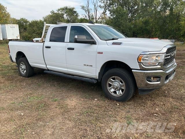RAM 2500 Бортовые фургоны