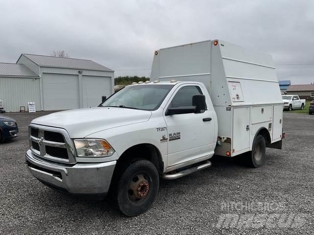 RAM 3500 Бортовые фургоны