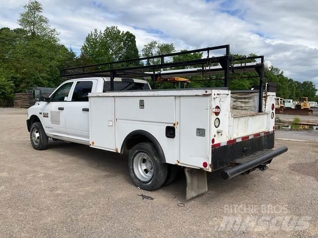 RAM 3500 Бортовые фургоны