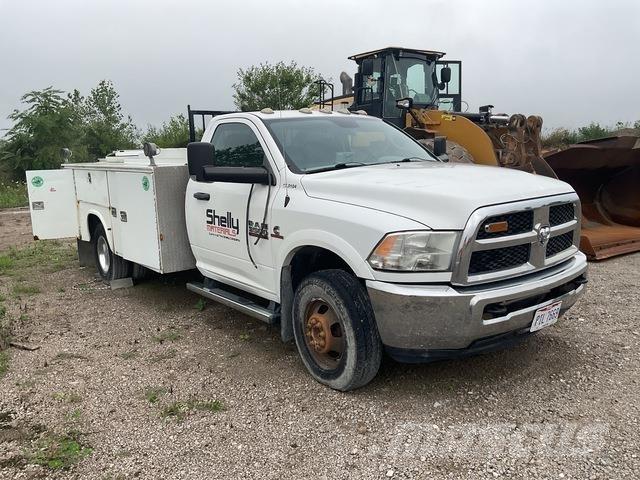RAM 3500 Бортовые фургоны