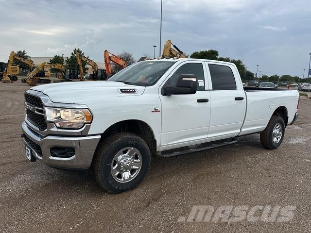 RAM 3500 Бортовые фургоны