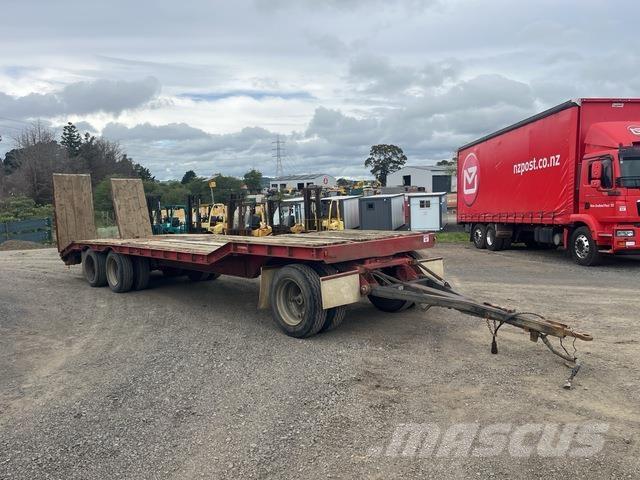 Roadrunner  Flatbed/Dropside trailers