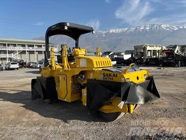 Sakai GW745 Пневматические катки