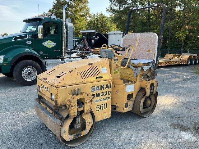 Sakai SW320 Катки тротуарные