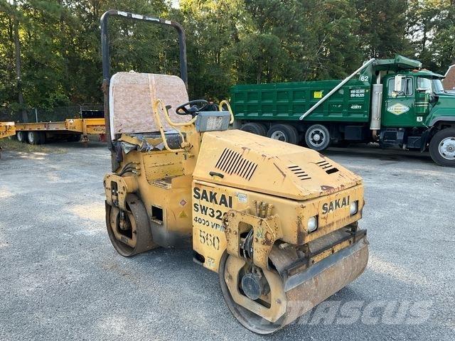 Sakai SW320 Катки тротуарные