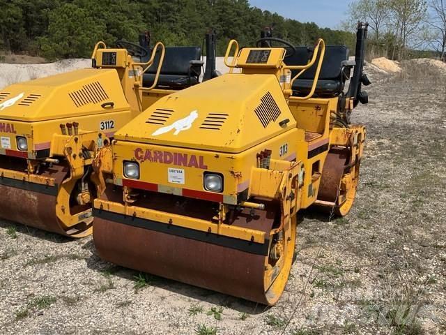 Sakai SW330 Катки тротуарные