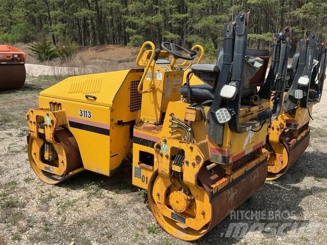 Sakai SW330 Катки тротуарные
