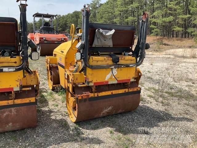 Sakai SW330 Катки тротуарные