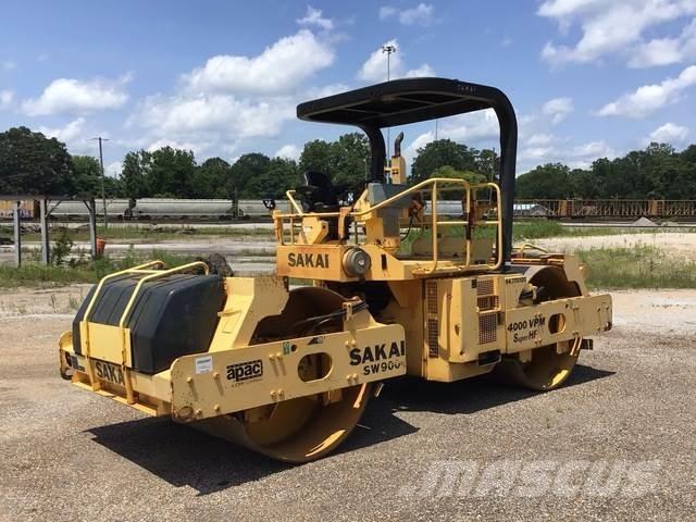 Sakai SW900 Катки тротуарные