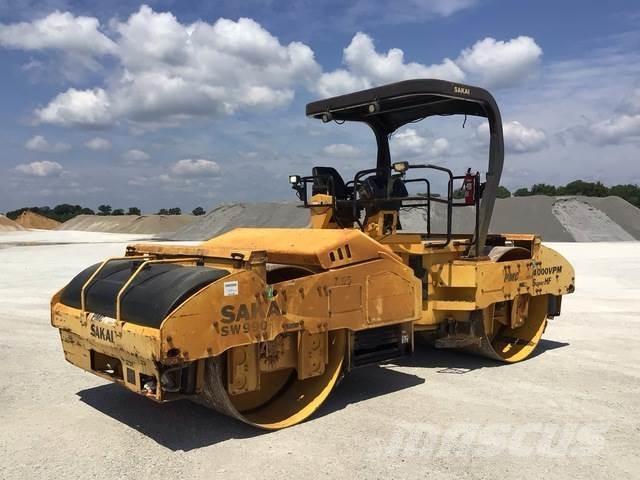 Sakai SW990 Катки тротуарные