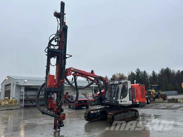 Sandvik DX800 Буровые вышки