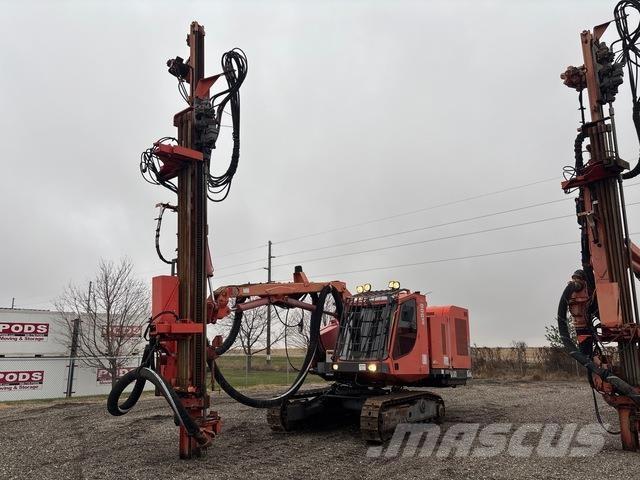 Sandvik DX800 Буровые вышки