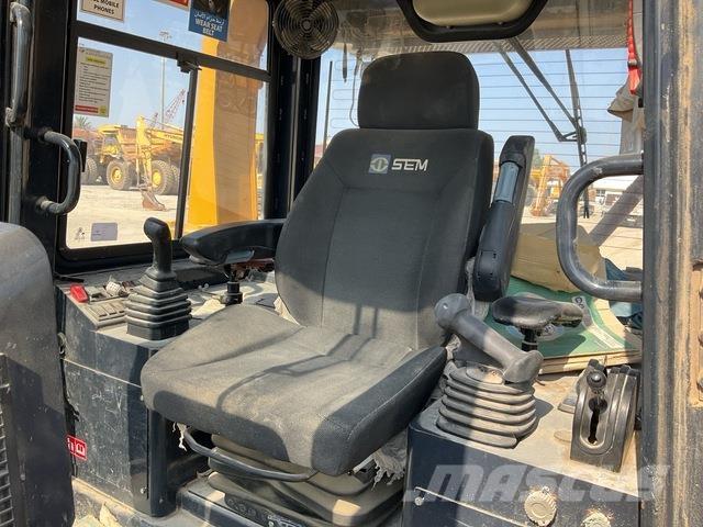 SEM 822D Гусеничные бульдозеры