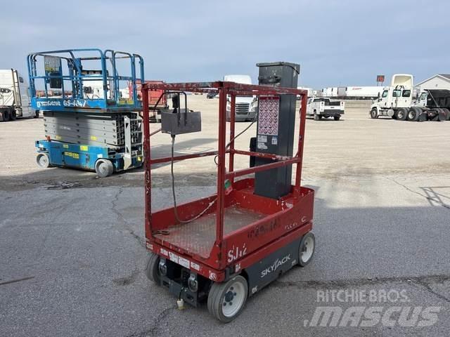 SkyJack SJ12 Вертикальные мачтовые подъемники