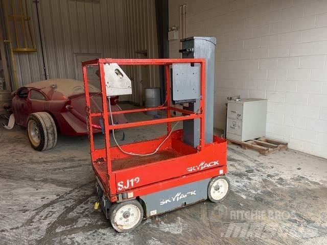 SkyJack SJ12 Вертикальные мачтовые подъемники