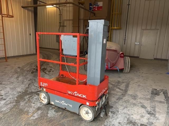 SkyJack SJ12 Вертикальные мачтовые подъемники