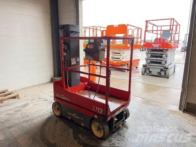 SkyJack SJ12 Вертикальные мачтовые подъемники