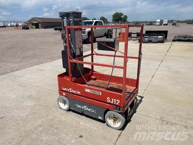SkyJack SJ12 Вертикальные мачтовые подъемники