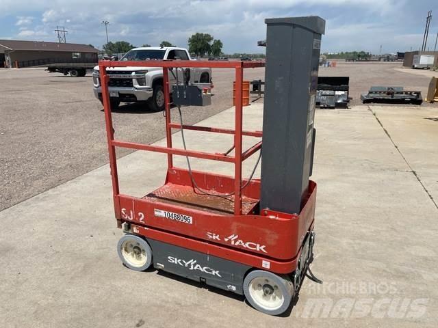 SkyJack SJ12 Вертикальные мачтовые подъемники