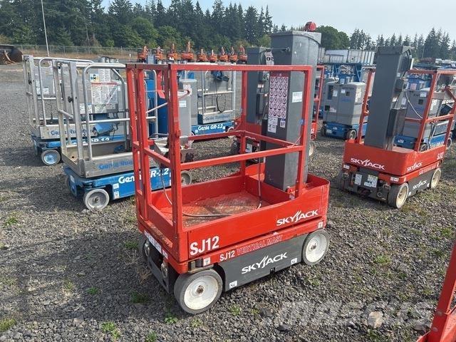 SkyJack SJ12 Вертикальные мачтовые подъемники