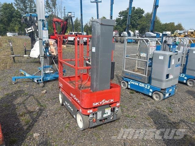 SkyJack SJ12 Вертикальные мачтовые подъемники
