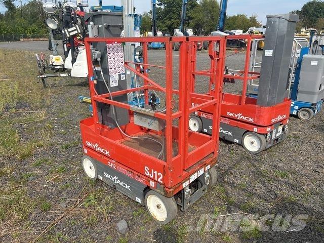 SkyJack SJ12 Вертикальные мачтовые подъемники