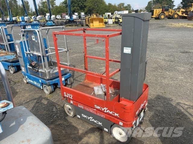 SkyJack SJ12 Вертикальные мачтовые подъемники