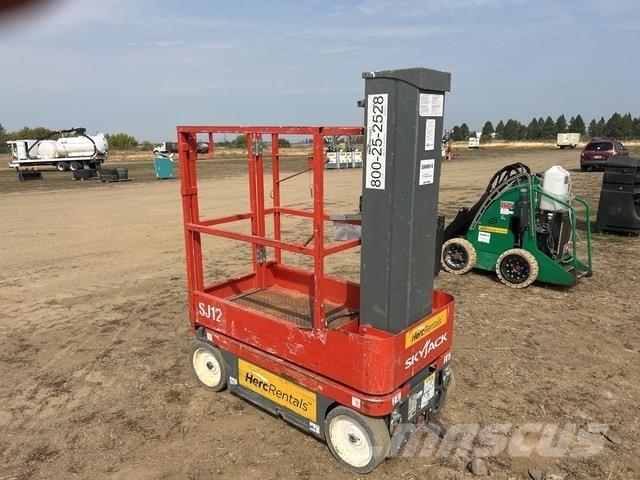 SkyJack SJ12 Вертикальные мачтовые подъемники