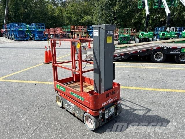 SkyJack SJ12 Вертикальные мачтовые подъемники