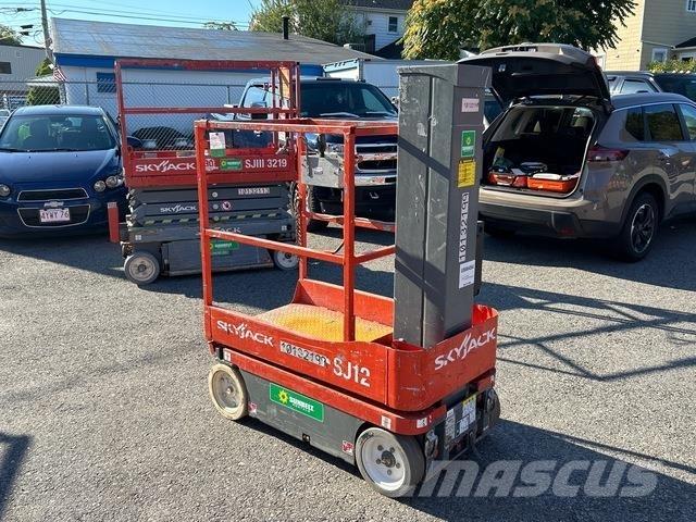 SkyJack SJ12 Вертикальные мачтовые подъемники