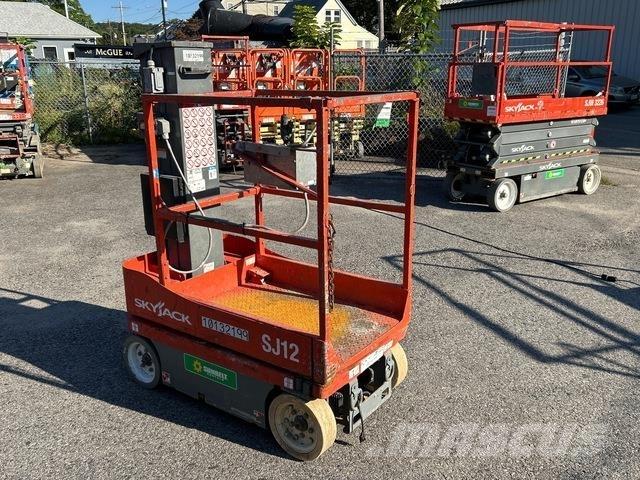 SkyJack SJ12 Вертикальные мачтовые подъемники