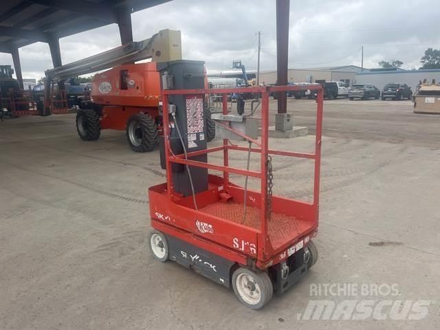 SkyJack SJ16 Вертикальные мачтовые подъемники