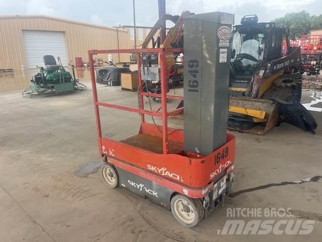 SkyJack SJ16 Вертикальные мачтовые подъемники