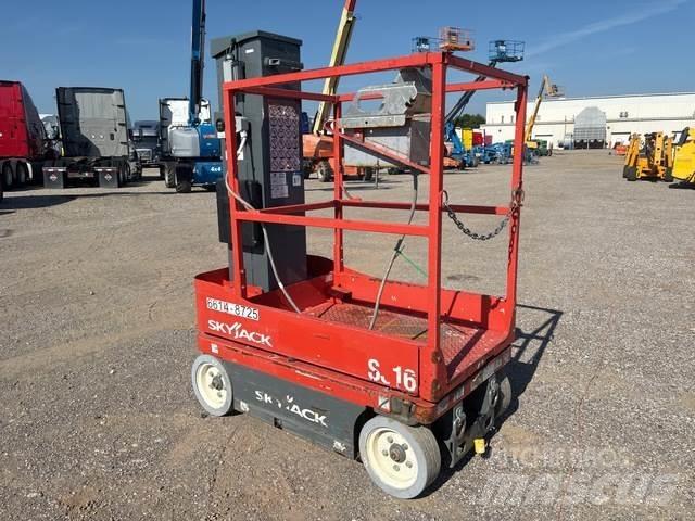 SkyJack SJ16 Вертикальные мачтовые подъемники