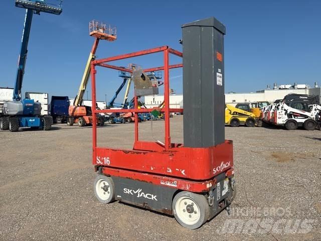 SkyJack SJ16 Вертикальные мачтовые подъемники