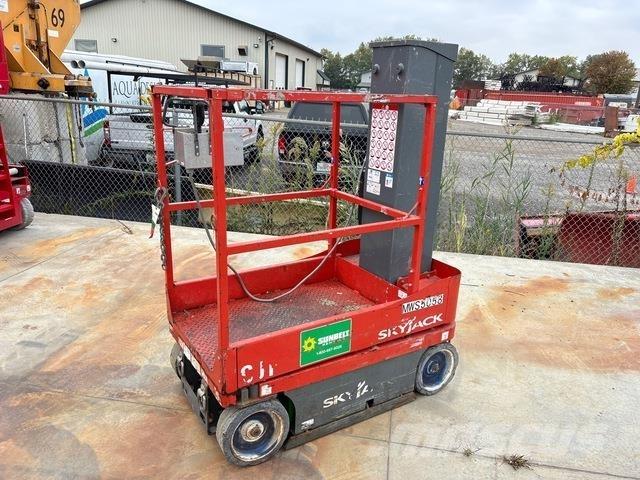 SkyJack SJ16 Вертикальные мачтовые подъемники