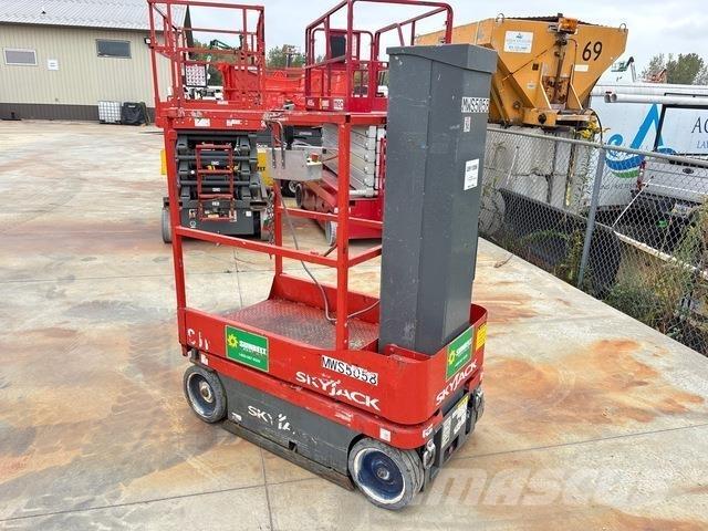 SkyJack SJ16 Вертикальные мачтовые подъемники