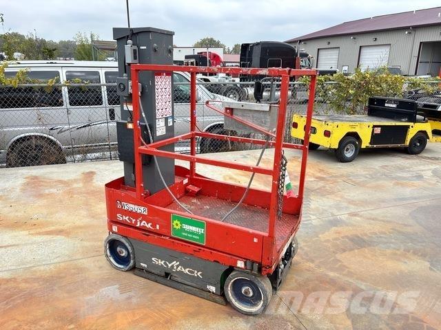 SkyJack SJ16 Вертикальные мачтовые подъемники