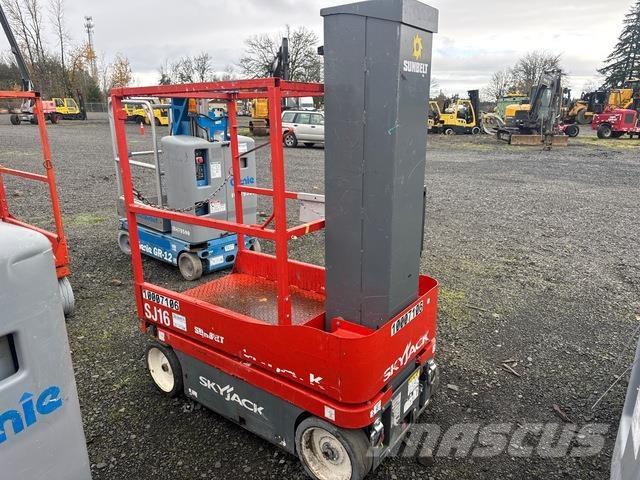 SkyJack SJ16 Вертикальные мачтовые подъемники