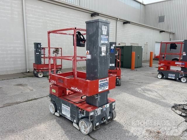 SkyJack SJ20E Вертикальные мачтовые подъемники