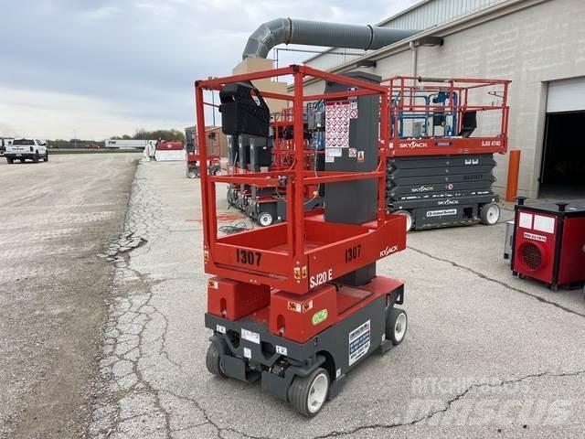 SkyJack SJ20E Вертикальные мачтовые подъемники