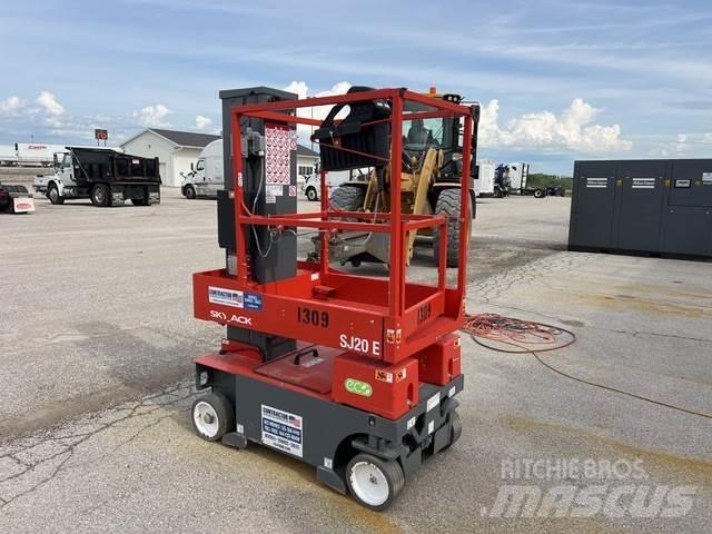 SkyJack SJ20E Вертикальные мачтовые подъемники