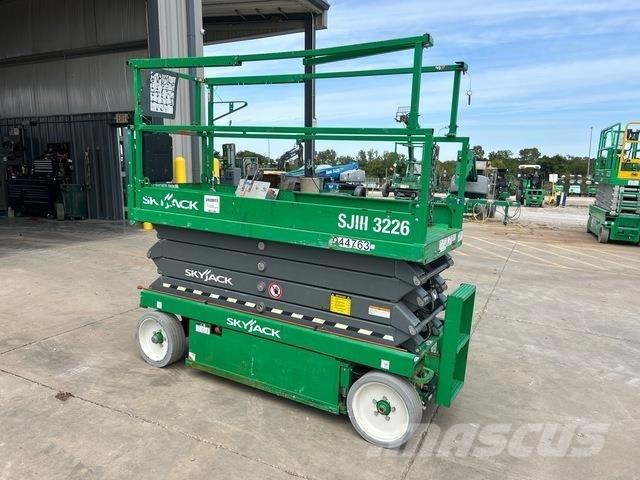 SkyJack SJ3226 Ножничные подъемники