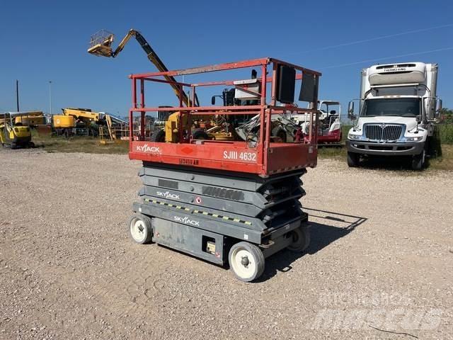 SkyJack SJ4632 Ножничные подъемники