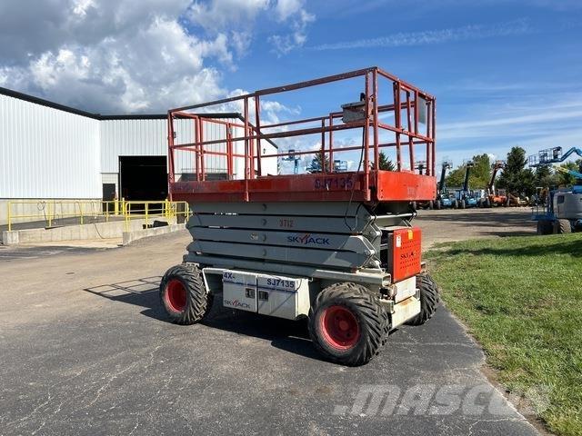 SkyJack SJ7135 Ножничные подъемники