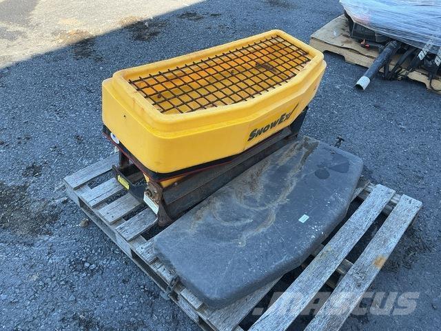 SnowEx SD-600 Пескоразбрасыватели