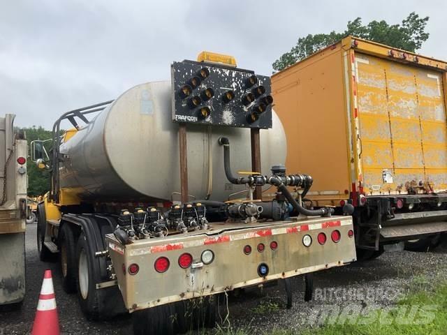 Sterling L9500 Пескоразбрасыватели