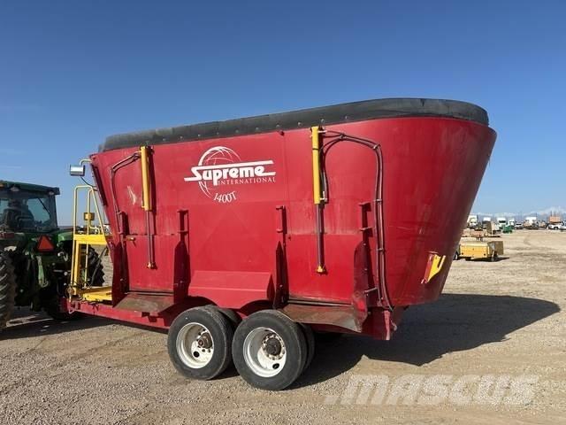 Supreme 1400T Кормовые вагоны
