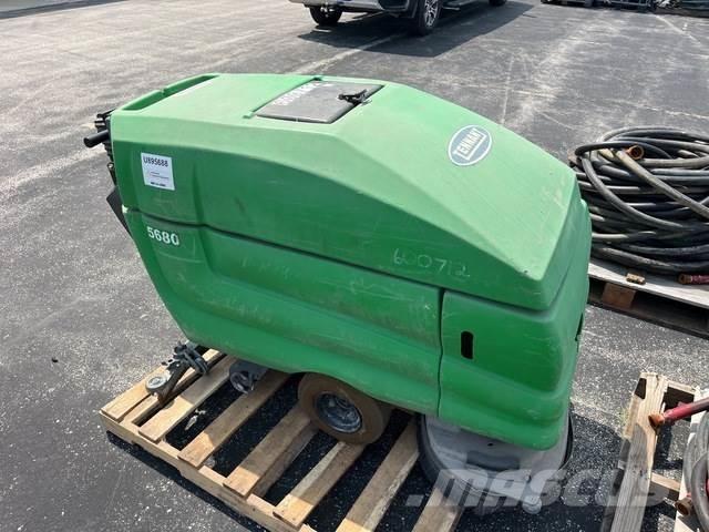 Tennant 5680 Внутренние подметальные машины